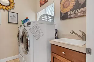 1067 E Silver Falls Dr N, Washington, UT 84780 - Photo 16