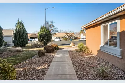 1194 N 1560 W Cir, Saint George, UT 84770 - Photo 8