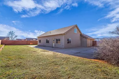 387 S 100 W, Ivins, UT 84738 - Photo 18
