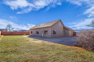 387 S 100 W, Ivins, UT 84738 - Photo 18