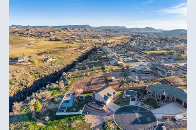 210 W Peachtree Dr, Toquerville, UT 84774 - Photo 22