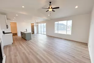 2403 E Sunflower Dr Dr, Eagle Mountain, UT 84005 - Photo 8