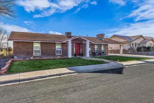 2827 Circle Dr, Santa Clara, UT 84765 - Photo 2