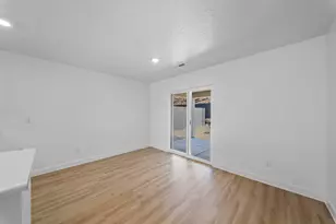 1927 Queens Garden Dr, Washington, UT 84780 - Photo 16