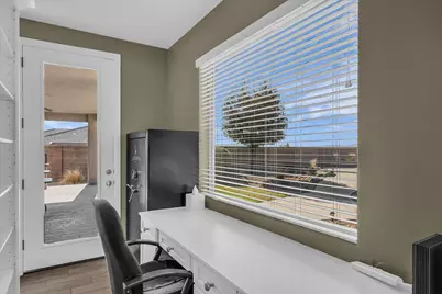 811 N Crown King Ave, Washington, UT 84780 - Photo 24