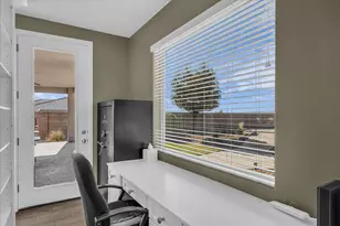 811 N Crown King Ave, Washington, UT 84780 - Photo 24