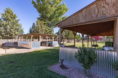 825 N Horsemans Park Dr, Dammeron Valley, UT 84783 - Photo 32