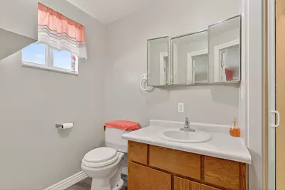 81 S Center St, Enterprise, UT 84725 - Photo 16