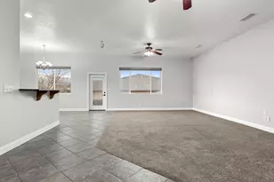 1128 N Main St, Hurricane, UT 84737 - Photo 6