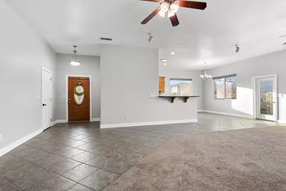 1128 N Main St, Hurricane, UT 84737 - Photo 4