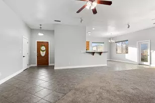 1128 N Main St, Hurricane, UT 84737 - Photo 4