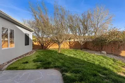 1128 N Main St, Hurricane, UT 84737 - Photo 32