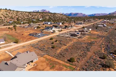 941 E Smithsonian Way, Hurricane, UT 84737 - Photo 2