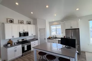 2415 E Morning Glory Way Way, Eagle Mountain, UT 84005 - Photo 4