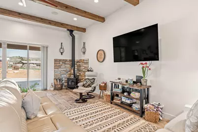 346 W Center St, Toquerville, UT 84774 - Photo 6