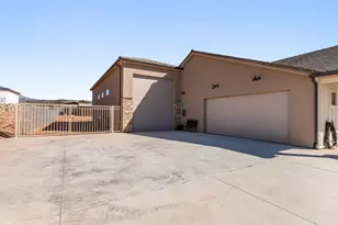 346 W Center St, Toquerville, UT 84774 - Photo 2