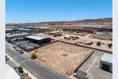425 Commerce St, Hurricane, UT 84737 - Photo 1