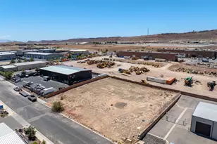 425 Commerce St, Hurricane, UT 84737 - Photo 1