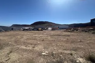 425 Commerce St, Hurricane, UT 84737 - Photo 1