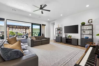 111 N Black Canyon Ave, Washington, UT 84780 - Photo 22