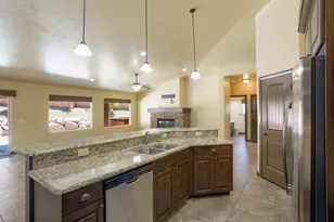210 W Talon Ct, Ivins, UT 84738 - Photo 24
