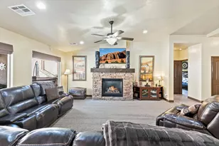 210 W Talon Ct, Ivins, UT 84738 - Photo 8