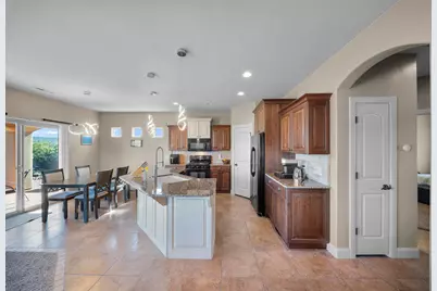 504 N Sugar Plumb Ln, Washington, UT 84780 - Photo 6