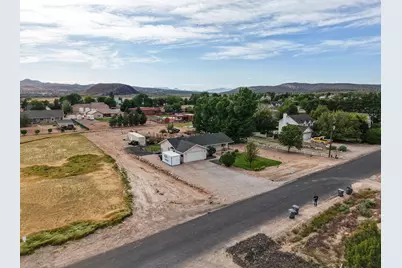 8129 N Diamond Valley Dr, Saint George, UT 84770 - Photo 20