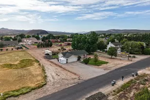 8129 N Diamond Valley Dr, Saint George, UT 84770 - Photo 20