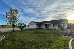 8129 N Diamond Valley Dr, Saint George, UT 84770 - Photo 1