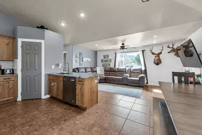 1901 Saddleback View Dr, Cedar City, UT 84721 - Photo 2