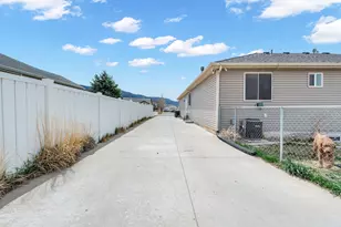 1901 Saddleback View Dr, Enoch, UT 84721 - Photo 42