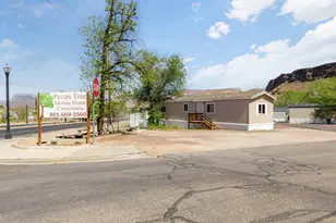 590 N State St, Hurricane, UT 84737 - Photo 2