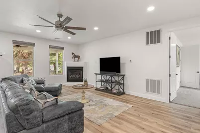 8375 N Diamond Valley Dr, Saint George, UT 84770 - Photo 14
