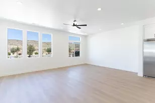 709 W Vista Sur Ln, Saint George, UT 84790 - Photo 6