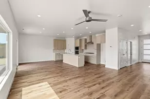 980 E Coyote Crest Dr, Washington, UT 84780 - Photo 10