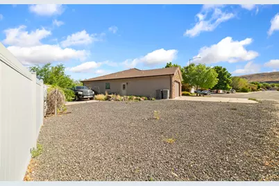 698 W 375 S, Hurricane, UT 84737 - Photo 12