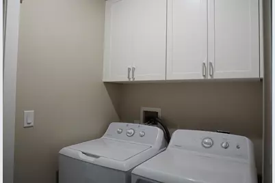 1090 S Independence Dr, Big Water, UT 84741 - Photo 10