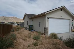 1090 S Independence Dr, Big Water, UT 84741 - Photo 4