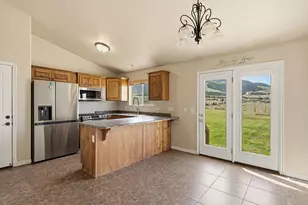 2192 E Saddleback View Dr, Enoch, UT 84721 - Photo 8