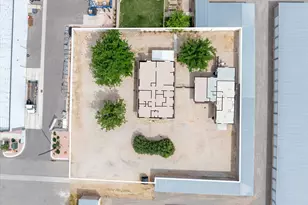 1649 W State St, Hurricane, UT 84737 - Photo 4