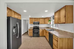 5 S Main St, Ivins, UT 84738 - Photo 8