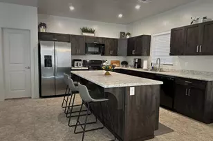 528 Riverbed Dr, Washington, UT 84780 - Photo 4