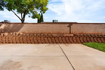 651 E 460 S, Ivins, UT 84738 - Photo 30