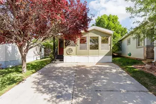 32 Cottonwood Ln, Harrisburg, UT 84737 - Photo 2