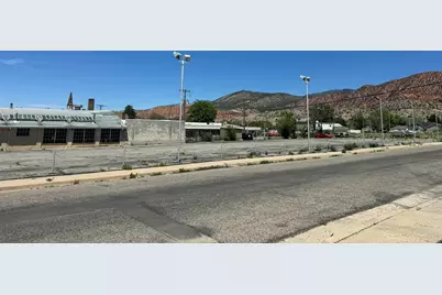39 S Main St, Cedar City, UT 84720 - Photo 2