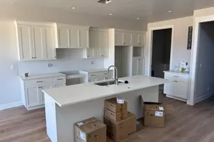 2465 E Malitsoh Dr, Saint George, UT 84790 - Photo 8