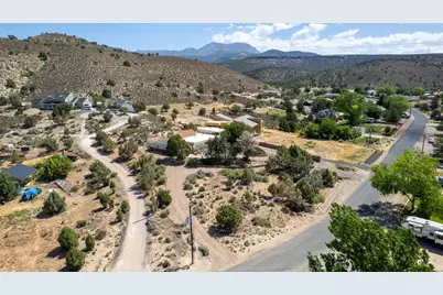 1122 W Diamond Valley Dr, Saint George, UT 84770 - Photo 1