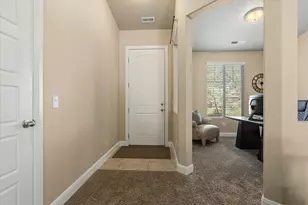 2577 E Hilltop Ledge Dr, Washington, UT 84780 - Photo 4