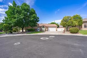 361 N 2660 E St, Saint George, UT 84790 - Photo 2